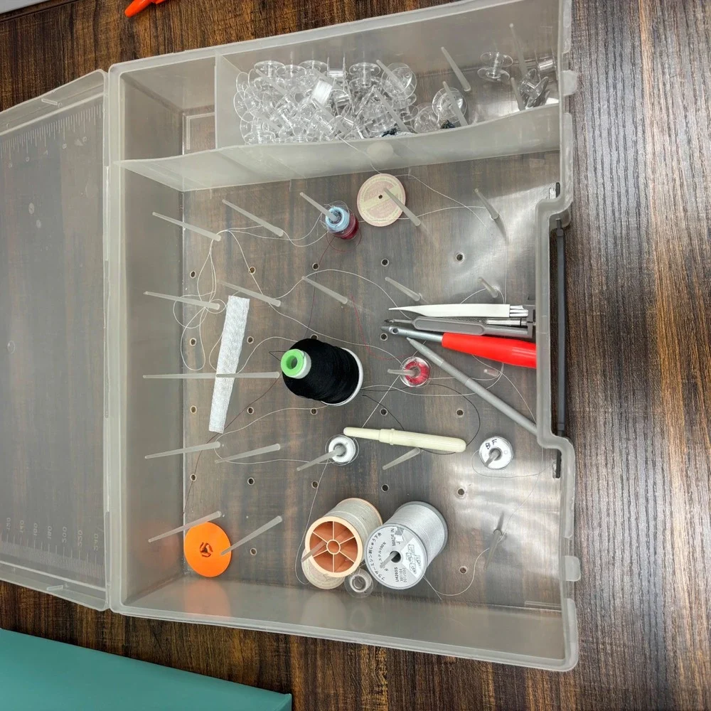 PlasticArtBin Super Satchel Thread Box Organizer with Spindles and SewingNotions